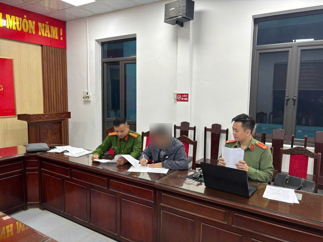 Phòng An ninh mạng và phòng chống tội phạm sử dụng công nghệ cao xử phạt 02 trường hợp đăng tải bình luận xuyên tạc, xúc phạm lãnh đạo thành phố trên không gian mạng